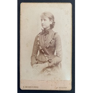 Fotografia kartonikowa. Kobieta. Kielce [1887]