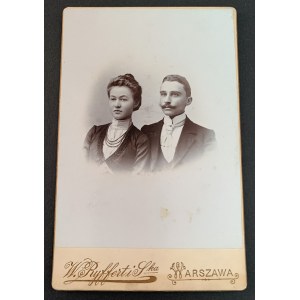 Cardboard photography. Couple. Warsaw.