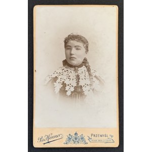 [Folk] Cardboard photograph. Woman. Przemyśl [1895].