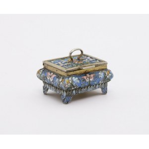 Jewelry box with hinged lid