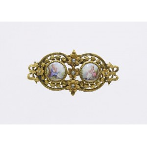 Broche en or avec scènes de genre