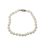 Bracelet made of imitation (?) pearls