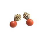 Gold earrings with coral