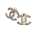 Gold-plated earrings with pearls and crystals, CC logo model, Chanel