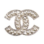 Gold-plated pearl brooch, CC logo model, Chanel
