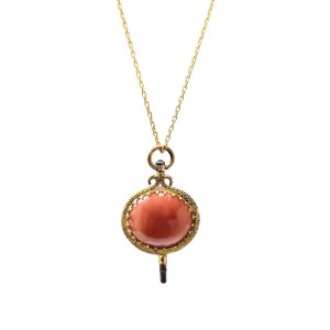 Watch key with devise, decorated with semi-precious stone