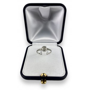 Platinum ring with diamond