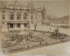 Krakow, Krieger - A flower bed near the City Theater with a statue of Al. Fredro, 1900.