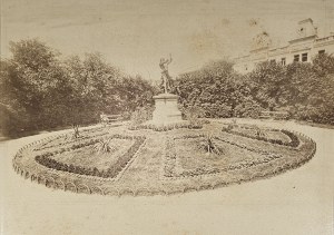 Krakow, Krieger - A flower bed in the planty with a statue of Lilla Weneda, ca. 1890.