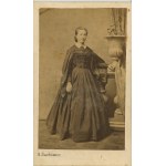 [January Uprising] Warsaw, Sachowicz G. - Woman in mourning attire, ca. 1863.