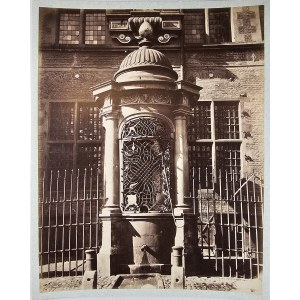 Danzig, Kuhn R. Th. - Brunnen im Zeughaus, um 1870.