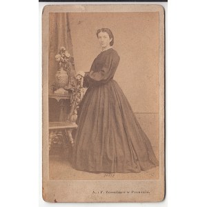 [Januaraufstand] Poznań, Zeuschner A. und F. - Frau in Schwarz, um 1864.