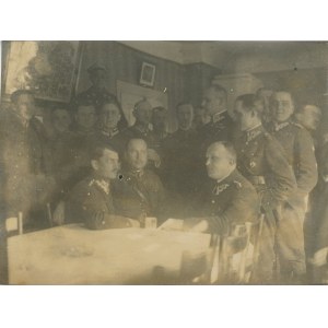 2 Pułk Szwoleżerów Rokitniańskich i 5 Pułk Ułanów Zasławskich - Grupa oficerów, ok. 1925.