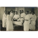 Medici durante l'operazione, fotografie commissionate dal Ministro degli Interni Dr. K. Henold, 1915.