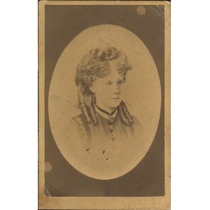 [fotografia tekturkowa] Młoda kobieta. Zakład Fotograficzny J. Zajączkowskiego w Rzeszowie [ok. 1875]