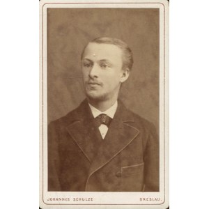 [Cardboard photograph] Young man. Johannes Schulze, Breslau (Wroclaw) [ca. 1885].