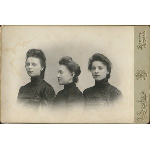 [fotografia tekturkowa] Trzy młode kobiety. W. Wiśniewski, Brześć Litewski [ok. 1910]