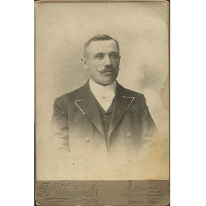 [Cardboard photograph] Male. B. Wesolowski, Lowicz [after 1908].