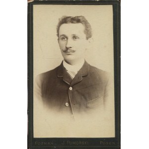 [Cardboard photograph] Male. J. Pomorski, Posen (Poznań) [ca. 1895-1898].