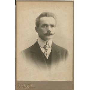[Cardboard photograph] Young man. E. Langer, Lodz [ca. 1910].