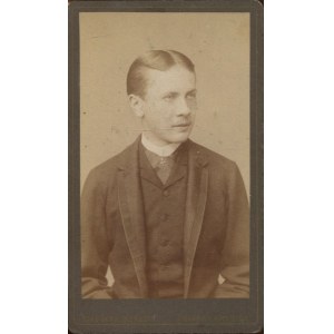 [Cardboard photograph] Young man. Stanislaw Bizanski, Cracow [ca. 1885].