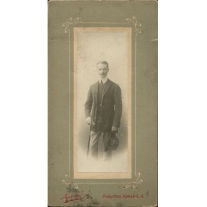 [Cardboard photograph] Male. Atelier Secesya, Podgórze [ca. 1900].
