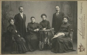 [Cardboard photograph] Family. Bernardi, Warsaw [ca. 1910].