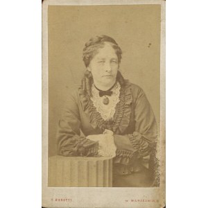 [fotografia tekturkowa] Kobieta z naszyjnikiem. T. Boretti, Warszawa [ok. 1875]
