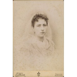 [Kartónová fotografia] Žena v závoji. J. Mien, Krakov [okolo 1900].