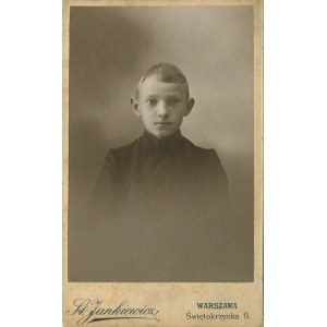 [Cardboard photograph] Boy. St. Jankiewicz, Warsaw [ca. 1915].