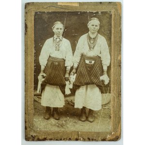 Fotografia kartonikowa CDV - Kobiety w stroju ludowym - [Kresy, Małopolska, XIX w.]
