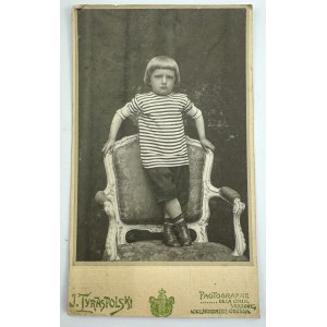 Fotografia kartonikowa CDV - Chłopiec na krześle - J.Tyraspolski Warszawa [Łódź, Woroneż, Odessa, duży format]