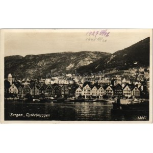 Bergen, Tyskebryggen. C. Dham Maskinrekvisiter, Jens Ludvjgsen / general view