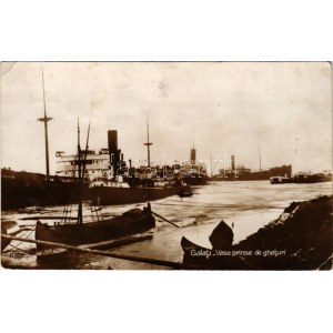 1935 Galati, Galatz; Vase prinse de gheturi / ships trapped in ice in winter (EK)