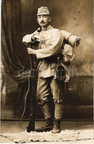 Első világháborús osztrák-magyar katona fegyverekkel / WWI K.u.k. Austro-Hungarian military officer with guns. photo ...