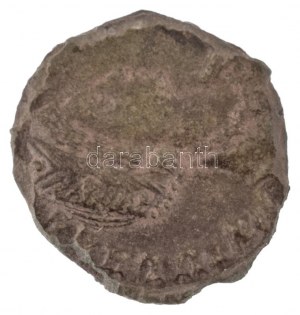 Római Birodalom / Konstantinápoly / Helena 337-340. AE4 (2,68g) T:VF Roman Empire / Constantinople / Helena 337-340...