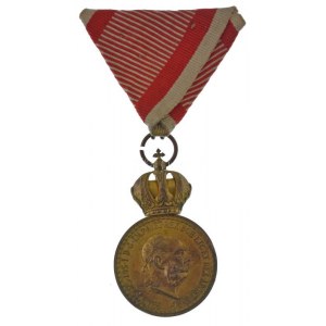 1890. Bronz Katonai Érdemérem a katonai érdemkereszt szalagján aranyozott bronz kitüntetés hadiszalagon T:AU patina...
