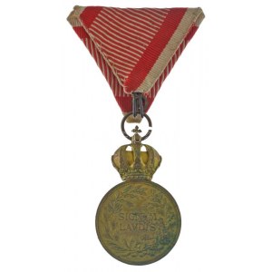 1890. Bronz Katonai Érdemérem a katonai érdemkereszt szalagján aranyozott bronz kitüntetés hadiszalagon T:AU patina...