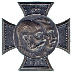 Osztrák-Magyar Monarchia 1914. Ferenc József és Vilmos a Hadsegélyező Hivatal ezüstözött bronz jelvénye (28x28mm) T...