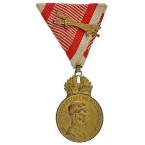 1917. Károly Bronz Katonai Érdemérem a katonai érdemkereszt szalagján aranyozott bronz kitüntetés...
