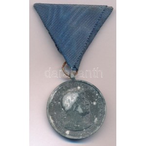 1940. Erdélyi részek felszabadulásának emlékére Zn emlékérem mellszalagon. Szign.: Berán T:VF oxidáció Hungary 1940. ...