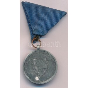 1940. Erdélyi részek felszabadulásának emlékére Zn emlékérem mellszalagon. Szign.: Berán T:VF oxidáció Hungary 1940. ...
