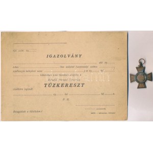 1942. Tűzkereszt II. fokozata bronzozott hadifém kitüntetés mellszalag nélkül, kitöltetlen igazolvánnyal T...