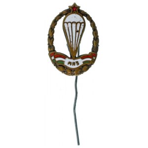 ~1960. MHS (Magyar Honvédelmi Sportszövetség) zománcozott fém ejtőernyős jelvény (15x20mm) T:XF / Hungary ~1960. ...