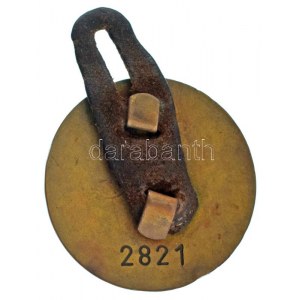 ~1960-1970. Mezőőr bronz, zománcozott jelvény bőrpánton, hátoldalon 2821 sorszámmal (60mm) T:VF ph....