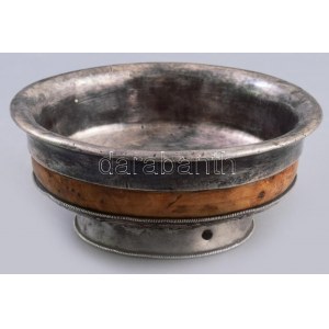 Tibeti buddhista koldulótál. Fa, ezüst (Ag), Tibet, cca 19. sz. közepe - második fele, d: 12,5 cm, m: 5,5 cm, bruttó...