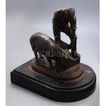 Isidore Bonheur (francia, 1927-1901) szobrász, Hippolyte Peyrol (1832-1921) öntőmester: Disznót etető férfi. cca, 19...