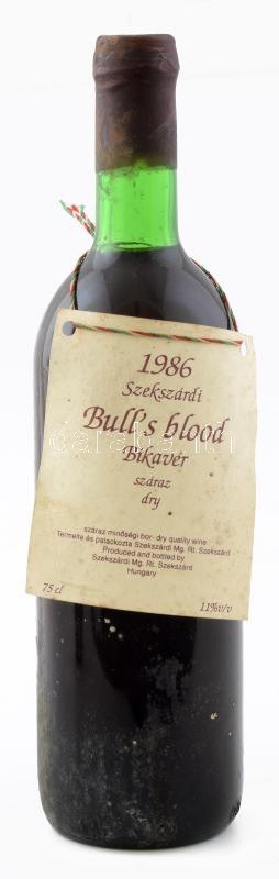 1986 Szekszárdi Bull's Blood, Bikavér, bontatlan palack száraz vörösbor, címke nélkül, foltos palackkal, 11%, 0,75l...