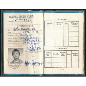 1983 Csepel SC sportegyesületi tagsági könyv, fényképes, bélyegekkel