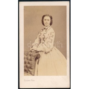 cca 1865 Madame Hesse-Kassel, keményhátú fotó Disdéri párisi műterméből, 10,5×6,5 cm